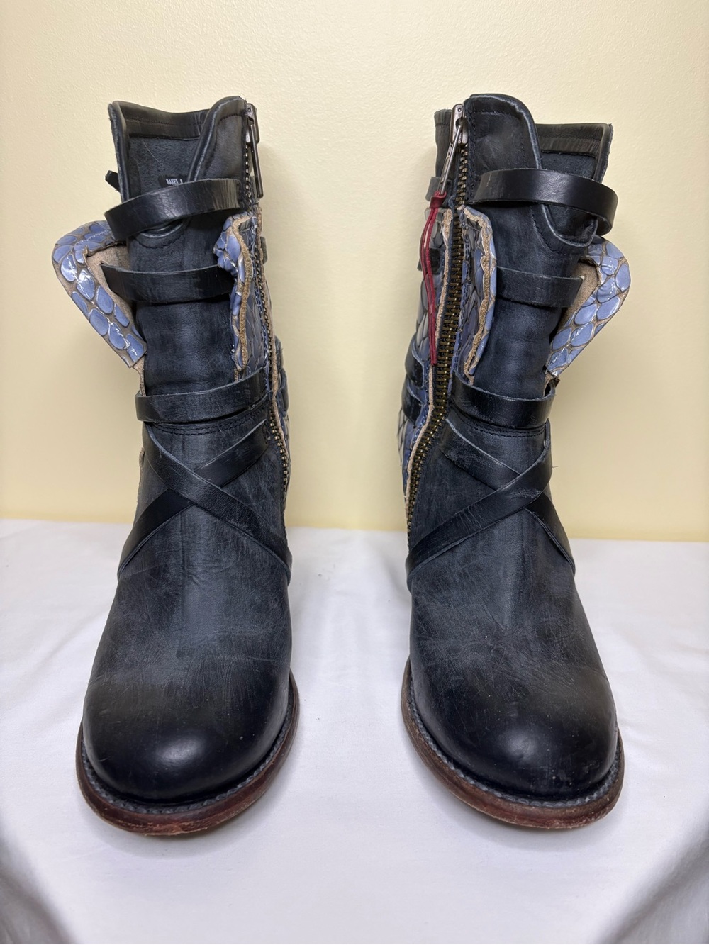 Freebird by Steven Blue Leather Heeled Ankle Boots with Snakeskin Panels Size 8 - Picture 2 of 4